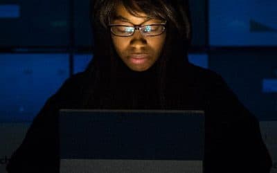 Internet, contradiscursos y aceleración: entre deificar la información y la desesperanza